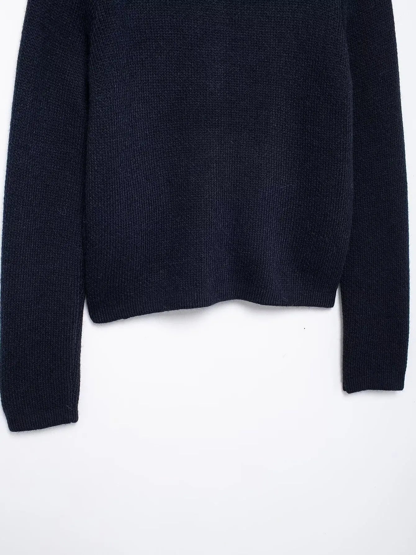 TRAFZA Women's Winter Slim Short Knitted Cardigan Jacket Retro Round Neck Gold Breasted Decoration Elegant Women's Casual Jacket