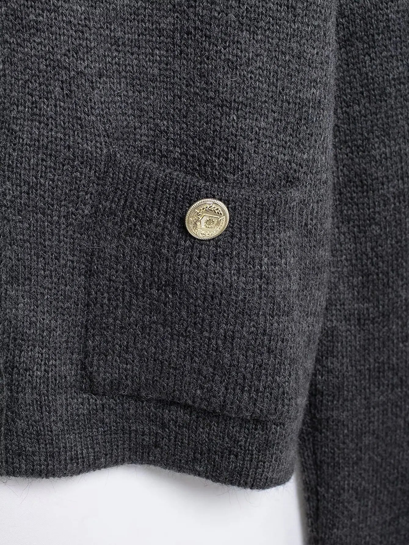 TRAFZA Women's Winter Slim Short Knitted Cardigan Jacket Retro Round Neck Gold Breasted Decoration Elegant Women's Casual Jacket